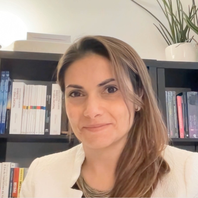 Anna Carolina Pinho: Co-diretora do Curso em Direito Digital
