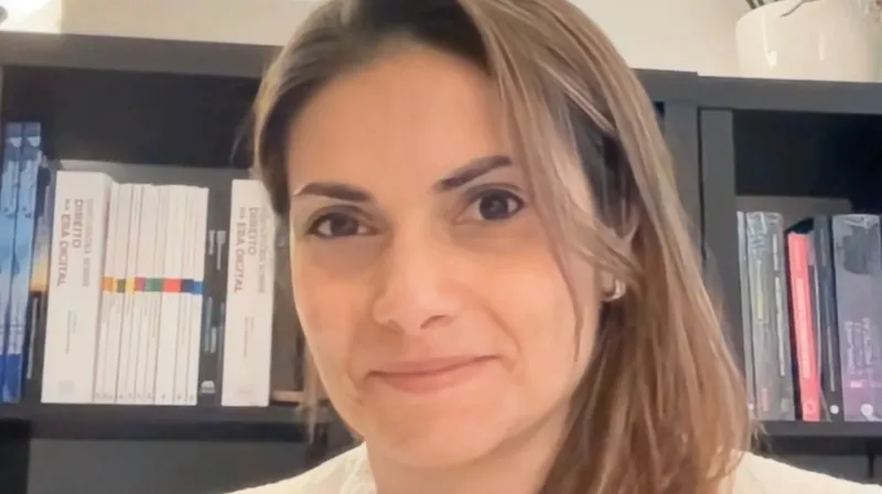 Anna Carolina Pinho: Co-diretora do Curso em Direito Digital