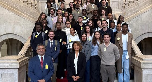Estudantes de Direito visitam Parlamento.jpg