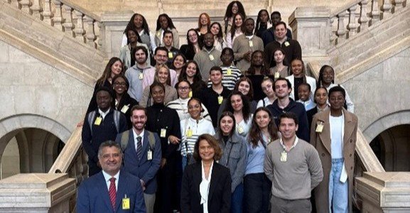 Estudantes de Direito visitam Parlamento.jpg