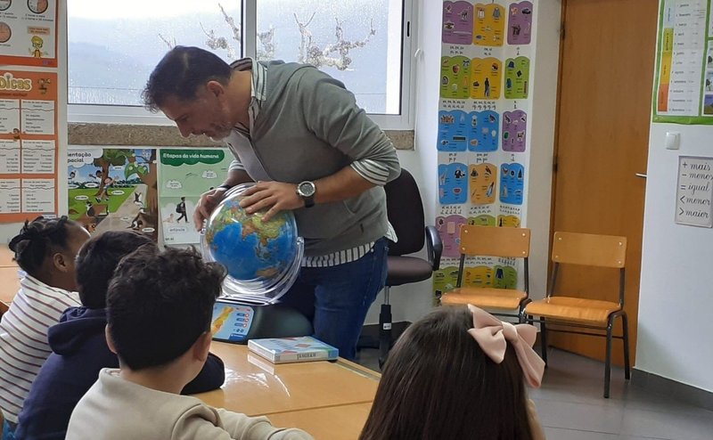 Professor da UE regressa ao Orvalho para aproximar crianças de Oleiros à Ciência