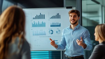 Hombre de negocio explicando un proyecto