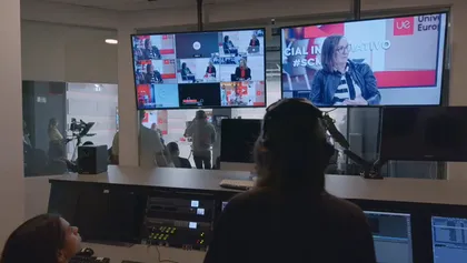 Estudiantes en Instalaciones y espacios profesionales de última generación del área de Comunicación y Marketing