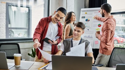equipa a fazer comunicação empresarial