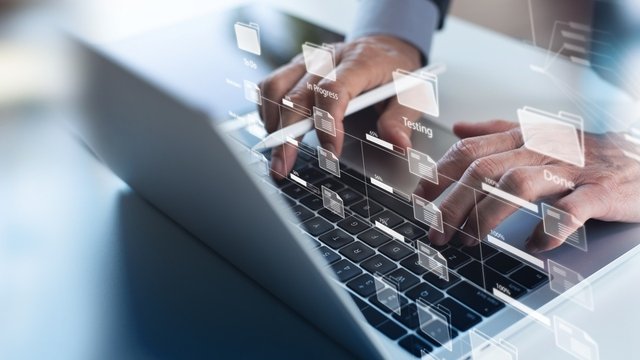Analiasta de Sistemas de Informação a trabalhar