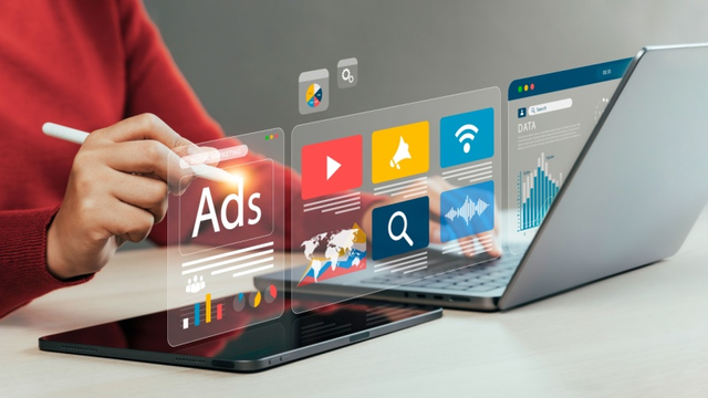 Gestora de marketing a definir o melhor tipos de marketing